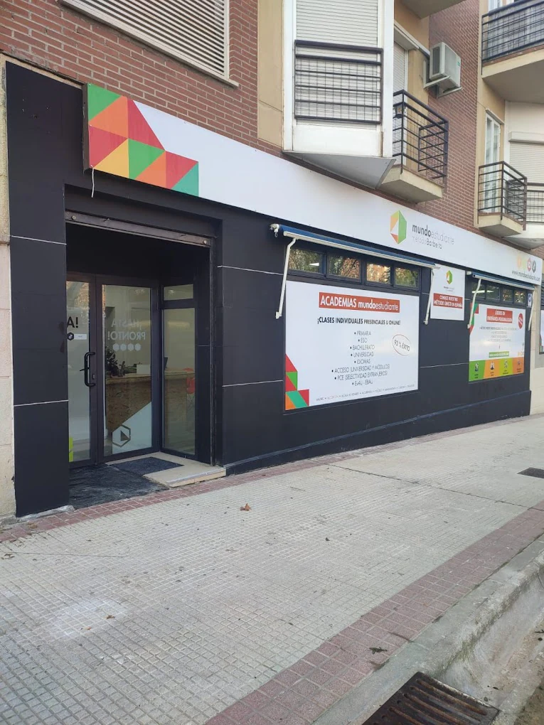 Foto de Academia Oposiciones, Cursos y FP Davante MasterD | Alcorcón Parque Lisboa