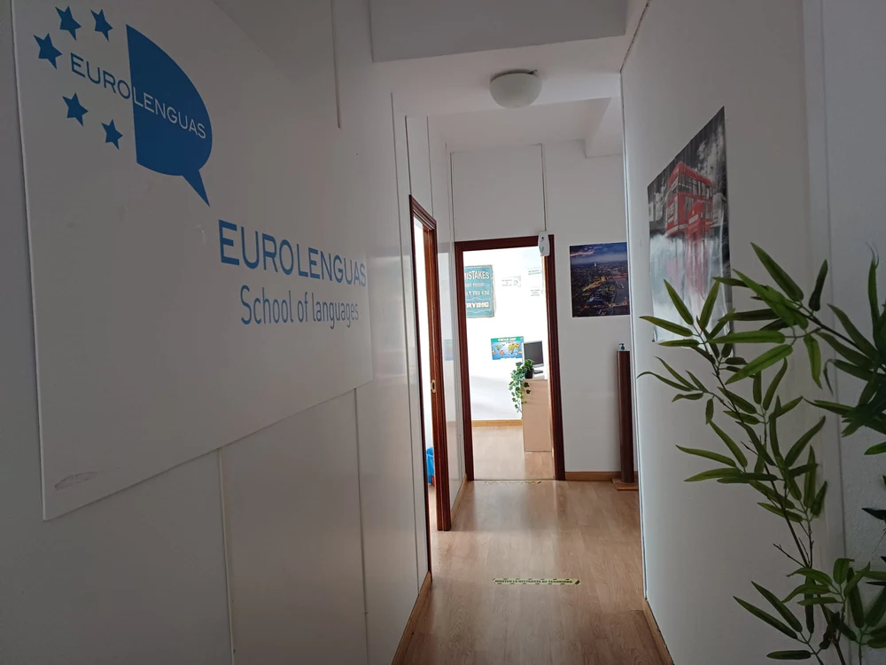 Foto de Escuela Oficial de Idiomas Valdezarza