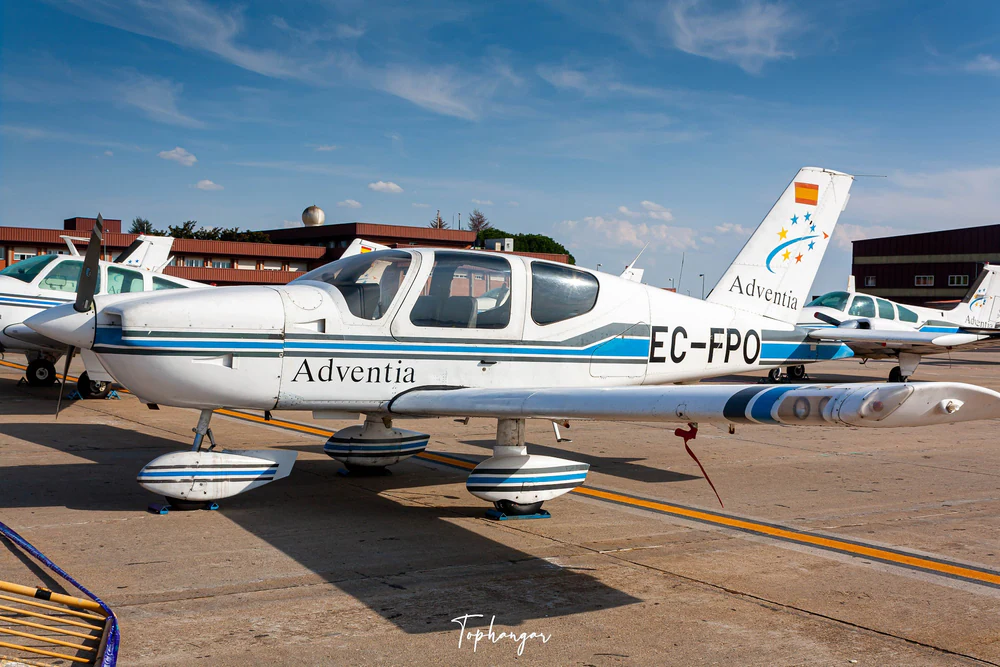 Adventia - Escuela Aeronáutica de Pilotos UNIVERSIDAD DE SALAMANCA