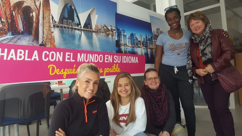 Foto de LET’S CHAT! Multimedia ENGLISH Academy