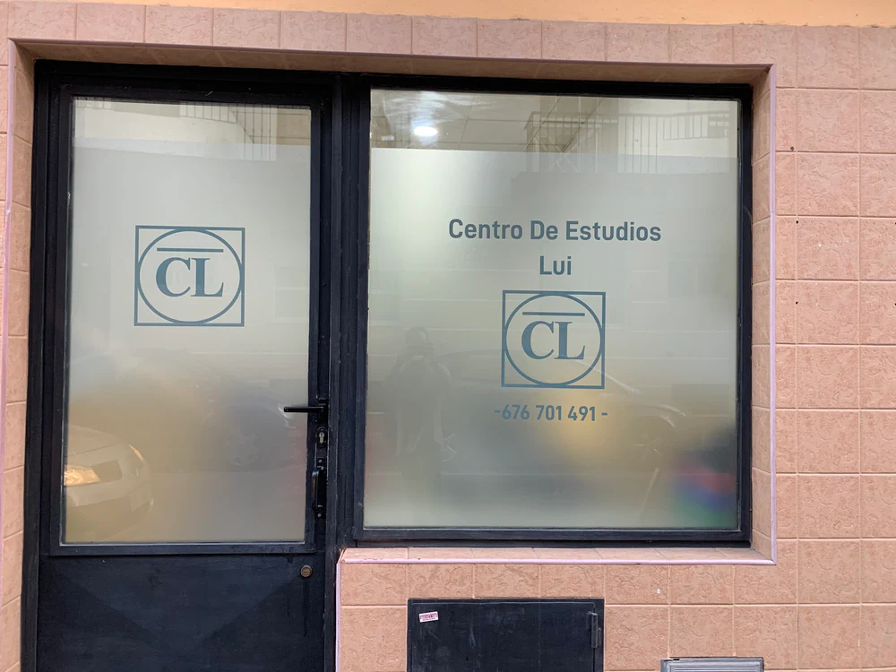 Foto de LET’S CHAT! Multimedia ENGLISH Academy