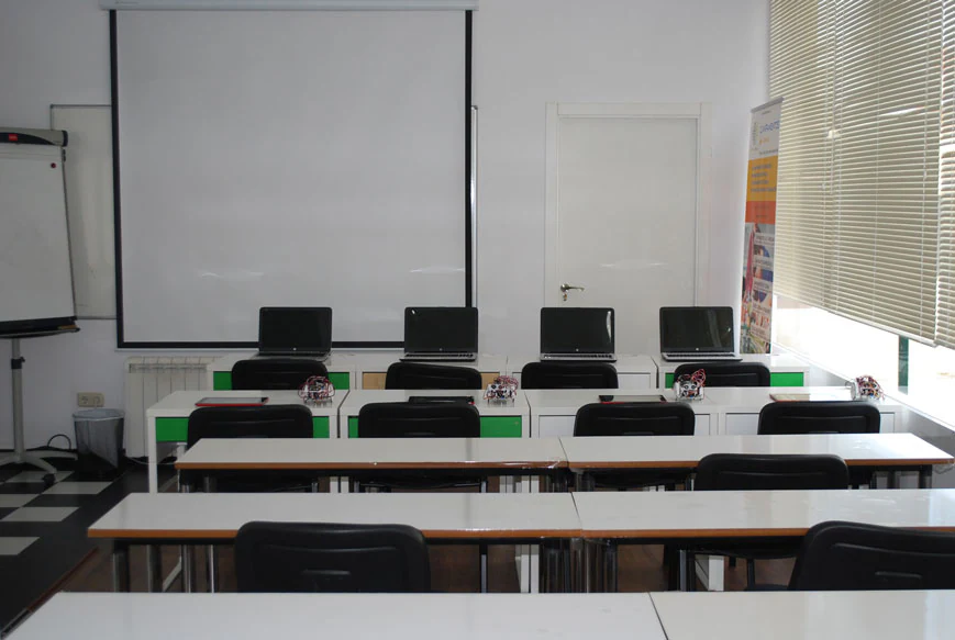Academia de idiomas, apoyo escolar y gabinete pedagógico Formanovus