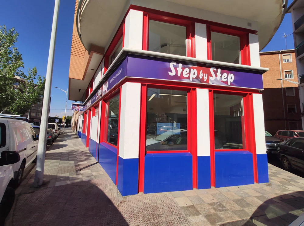 Foto de Step by Step